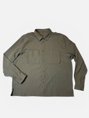 Lululemon mens 2XL XXL green solid button up performance shirt EUC